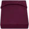 A folded burgundy fitted sheet. Produktbild-Vorschau