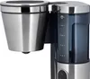 A close-up view of a coffee maker's filter basket and water reservoir. Voir les images du produit