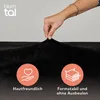 A hand is shown stretching a black fabric, likely a fitted sheet, to demonstrate its elasticity and texture. Two circular icons with text below highlight product features. Anteprima dell’immagine prodotto