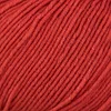 A close-up, textured view of reddish-orange yarn. Voir les images du produit