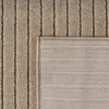 A close-up view of a carpet, showing both the textured surface and the woven backing. Voir les images du produit