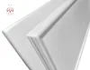 A close-up, angled view of a white 3D wall panel with decorative molding. Anteprima dell’immagine prodotto