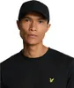 A man wearing a black t-shirt and a black baseball cap, shown from the chest up against a white background. Produktbild-Vorschau