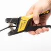 A hand holding a yellow and black wire stripper tool against a white background. Anteprima dell’immagine prodotto