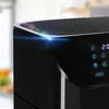 Close-up of the top right corner of a black air fryer with a digital display and control buttons. Produktbild-Vorschau