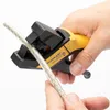A person's hands are holding a wire stripping tool and a cable. Anteprima dell’immagine prodotto