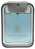 Trussardi Blue Land Duftflakon mit hellblauer Flüssigkeit, silberner Sprühdüse und markantem Wappen auf der Vorderseite. Produktbild-Vorschau
