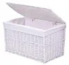 A white wicker storage chest with an open lid. Voir les images du produit