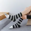 INF Flauschige Katzensocken mit Katzenpfoten 6 verschiedene Produktbild-Vorschau 3