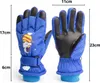 A pair of blue children's winter gloves with a cartoon astronaut and planet design, shown with size measurements. Produktbild-Vorschau