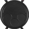 A top-down view of a black raclette grill with three circular indentations and a ribbed grilling surface. Anteprima dell’immagine prodotto