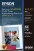 The image shows the packaging of Epson Premium Semigloss Photo Paper, with a sample photo of a canal scene displayed on an open album. Anteprima dell’immagine prodotto
