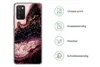 A smartphone case with a marble-like design is shown next to a list of its features. Produktbild-Vorschau
