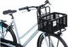 A close-up view of the front of a bicycle with a black basket attached to the handlebars. Anteprima dell’immagine prodotto