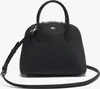 A black Lacoste handbag with a shoulder strap is shown against a white background. Anteprima dell’immagine prodotto