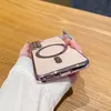 A person's hands holding a phone case with a magnetic ring on the back. Náhled obrázku produktu