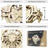 A collage of four images showcasing a wooden perpetual calendar model kit, its features, and packaging. Anteprima dell’immagine prodotto