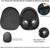 A black protective case for Bose NC700 Bluetooth headphones is shown open, with the headphones inside. Insets highlight features like the magnetic closure and the snug fit. Produktbild-Vorschau