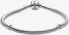 A silver Pandora bracelet with a clasp featuring the Pandora logo. Náhled obrázku produktu