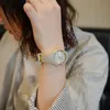 A person wearing a watch on their wrist. Voir les images du produit