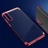 A transparent phone case with a red border is shown against a blue background. Anteprima dell’immagine prodotto