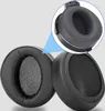 A close-up view of two black headphone ear pads, with one pad magnified in a circular inset. Produktbild-Vorschau