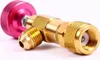 Close-up of a brass valve with a red knob against a white background. Anteprima dell’immagine prodotto