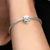 A close-up shot of a Pandora charm bracelet with a skull-shaped charm on a person's arm. Produktbild-Vorschau