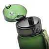 Close-up view of the top of a green water bottle with the lid open. Anteprima dell’immagine prodotto