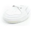 A close-up view of the toe and sole of a white sneaker. Anteprima dell’immagine prodotto