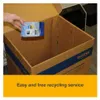 A hand is placing a Brother ink cartridge multipack into a Brother recycling collection box. Voir les images du produit