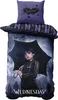 A bedding set featuring Wednesday Addams under an umbrella in the rain. Produktbild-Vorschau