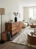 Modernes Sideboard aus massivem Sheesham-Holz in einem eleganten Wohnzimmer, dekoriert mit Vase und Büchern auf einer hellen Wollteppich._#sku_BARWL6.544# Produktbild-Vorschau