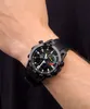 A person's arm wearing a black Casio Edifice watch. Voir les images du produit