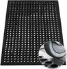 A black rubber mat with holes and a ramp detail shown in a circular inset. Podgląd zdjęcia produktu