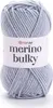 A ball of light gray yarn with a white label. Produktbild-Vorschau