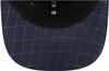 Close-up view of the underside of a baseball cap, showing the brim and the inside band. Anteprima dell’immagine prodotto