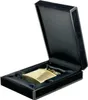 A gold lighter is presented in an open black velvet-lined box. Náhled obrázku produktu