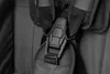 A close-up view of a black buckle and straps on a backpack. Produktbild-Vorschau