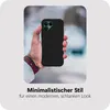A hand holding a black phone case with a blurred background. Produktbild-Vorschau