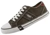 Das Bild zeigt einen Freizeitschuh in der Farbe Khaki der von der Seite betrachtet wird. Der Schuh hat eine sportliche Form mit einer flachen Sohle und wird durch mehrere Schnürsenkel ergänzt. Produktbild-Vorschau
