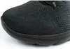 A close-up view of the toe area of a black sneaker. Voir les images du produit