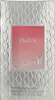 A close-up of a perfume bottle box with a textured silver pattern and a pink gradient center. Voir les images du produit