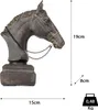 A dark brown and gray horse head sculpture with a black chain around its neck, placed on a white background. Dimensions and weight are indicated with text and graphics. Produktbild-Vorschau