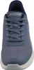 Auf dem Bild ist ein blauer Freizeitschuh zu sehen der von der medialen Seite betrachtet wird. Der Schuh hat eine sportliche Form und mittlere Höhe der Sohle. Produktbild-Vorschau