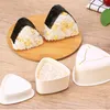 Set mit 2 dreieckigen Onigiri-Formen für Reisbällchen; Produktbild-Vorschau 5