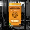 A product container for protein powder is shown in front of a gym background. Produktbild-Vorschau
