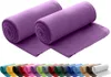 Two rolled-up fleece blankets are displayed on a white background, with a row of differently colored rolled blankets shown below. Produktbild-Vorschau