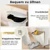 A collage of images showing different features of a kitchen trash can. Anteprima dell’immagine prodotto