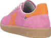 A close-up side view of a pink sneaker with orange accents. Voir les images du produit